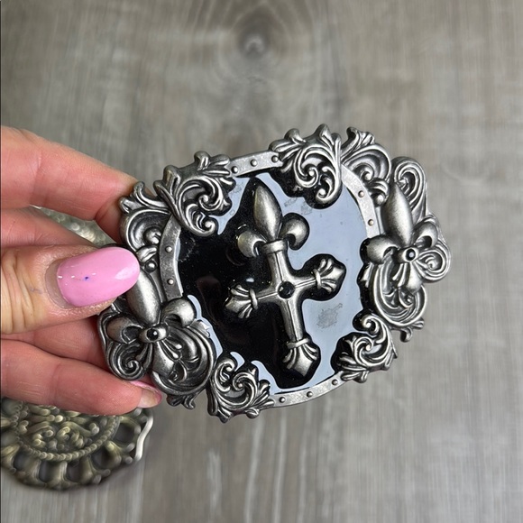 Intricate Silver and Black Belt Buckles Set (5) - Picture 6 of 8